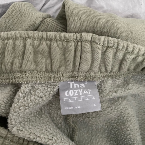 COPY - TNA cozyfleece sweatpants - Picture 2 of 2